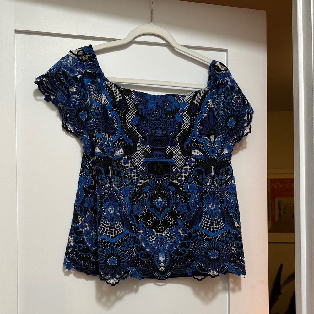 ALICE & OLIVIA Elegant Blue Floral Lace Top